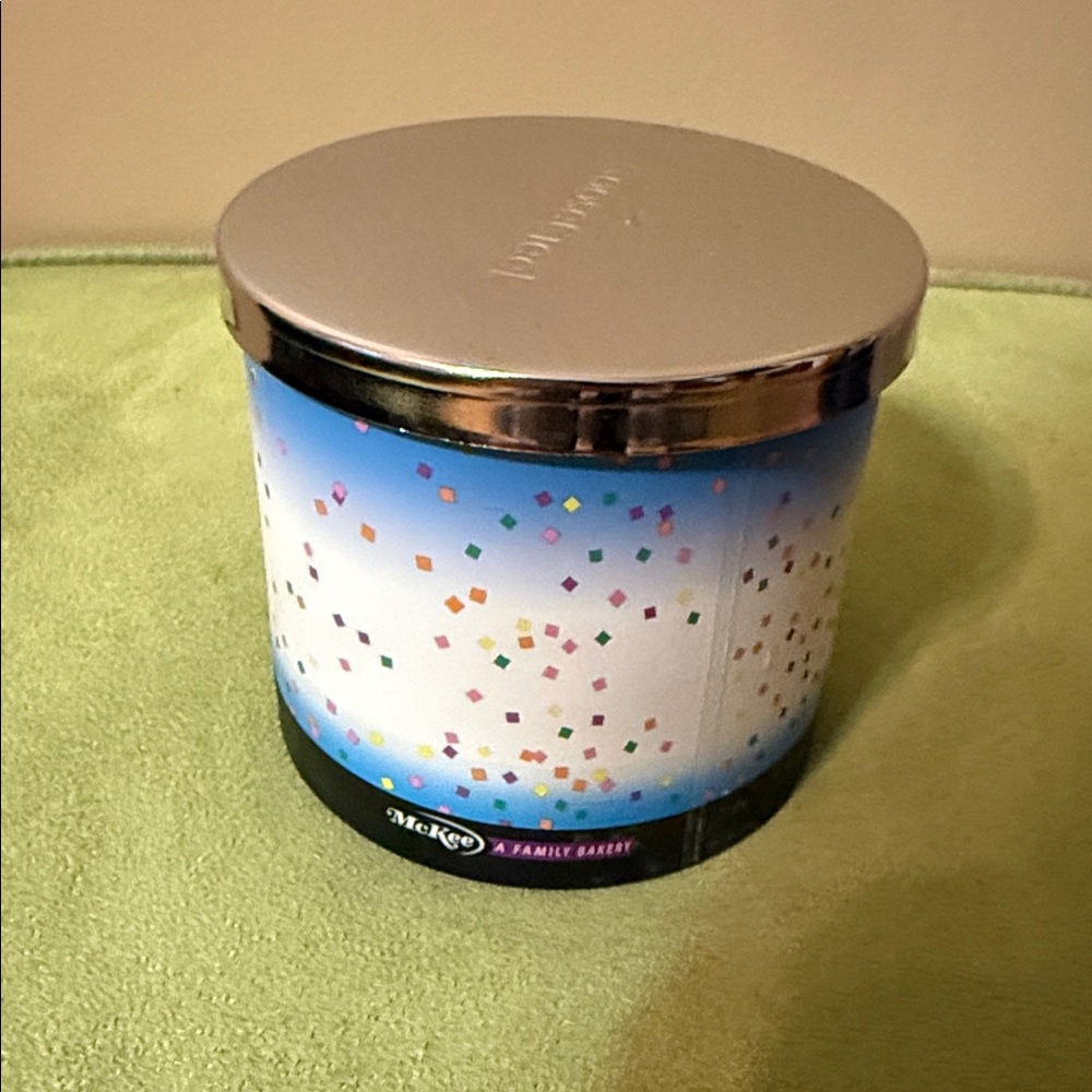 GooseCreek x Little Debbie Zebra Cakes Candle - Picture 7 of 10